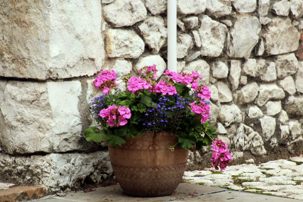 trendy flower pots Metallic Pot