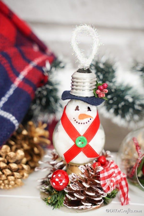 Upcycled Light Bulb Ornament idea